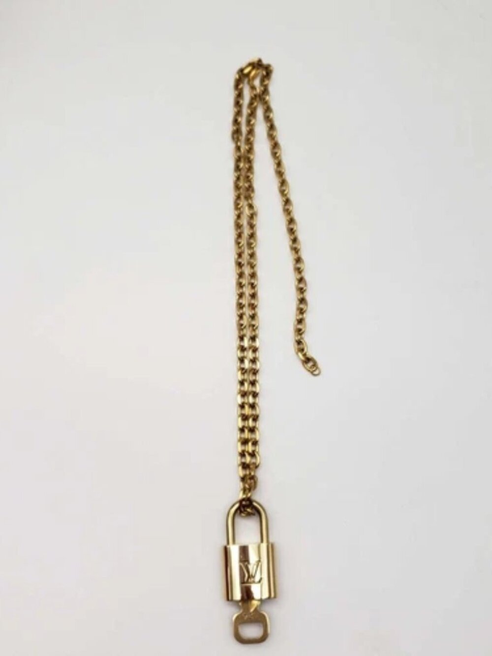 Gold-Plated Necklace with Authentic Louis Vuitton Padlock - Picture 2 of 8